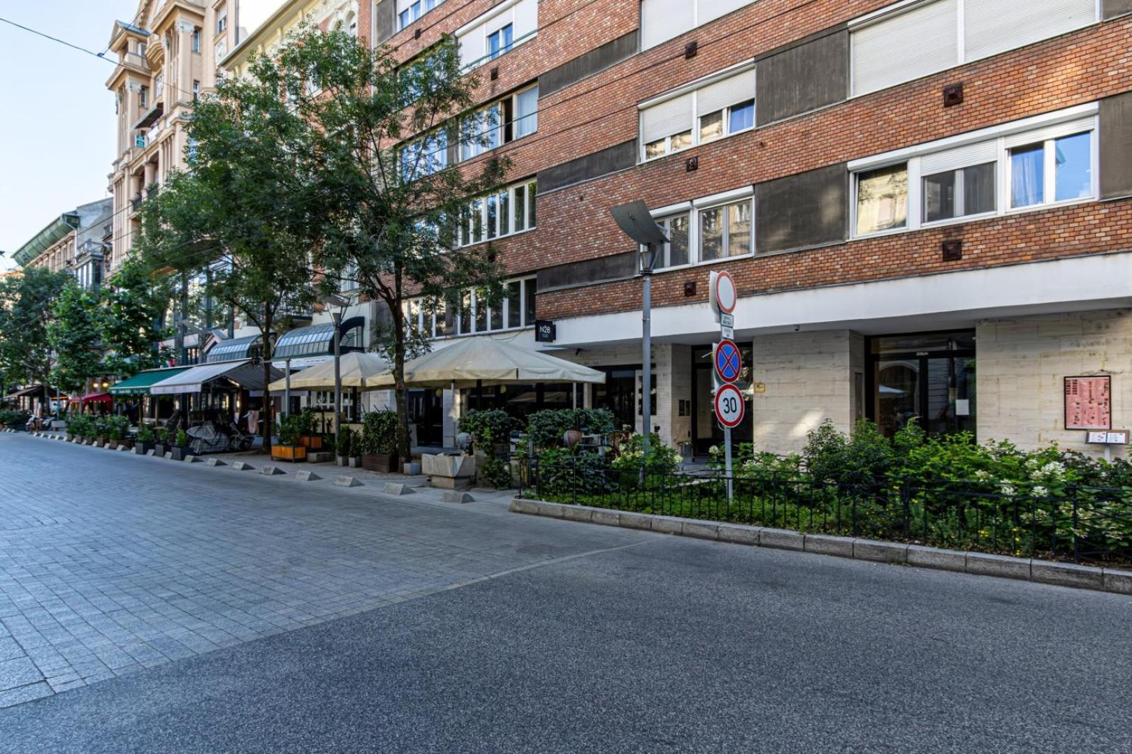 Oasis Apartment On The Broadway With Ac Budapesta Exterior foto